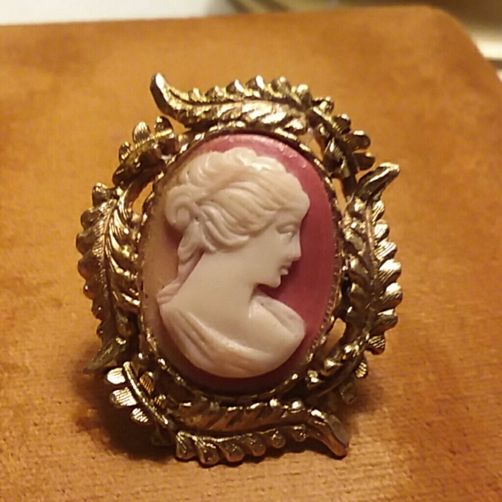 Cameo Pin